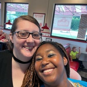 Meet your Posher, Aziza